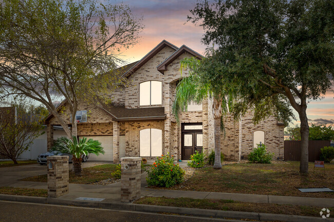 Building Photo - 4717 Ebony Ave