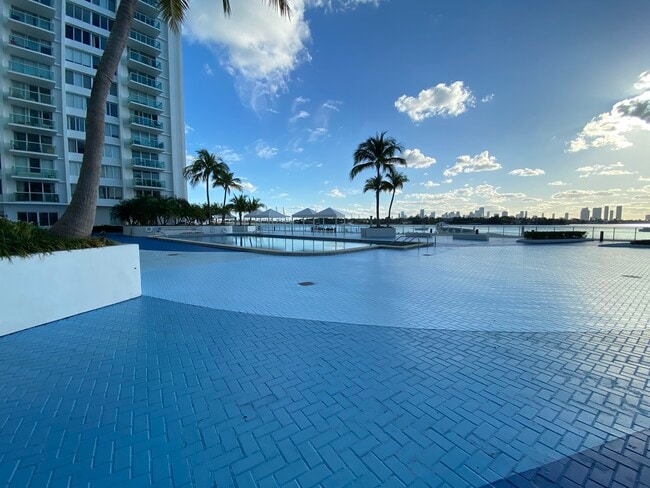 Breathtaking Views - 1000 West Ave