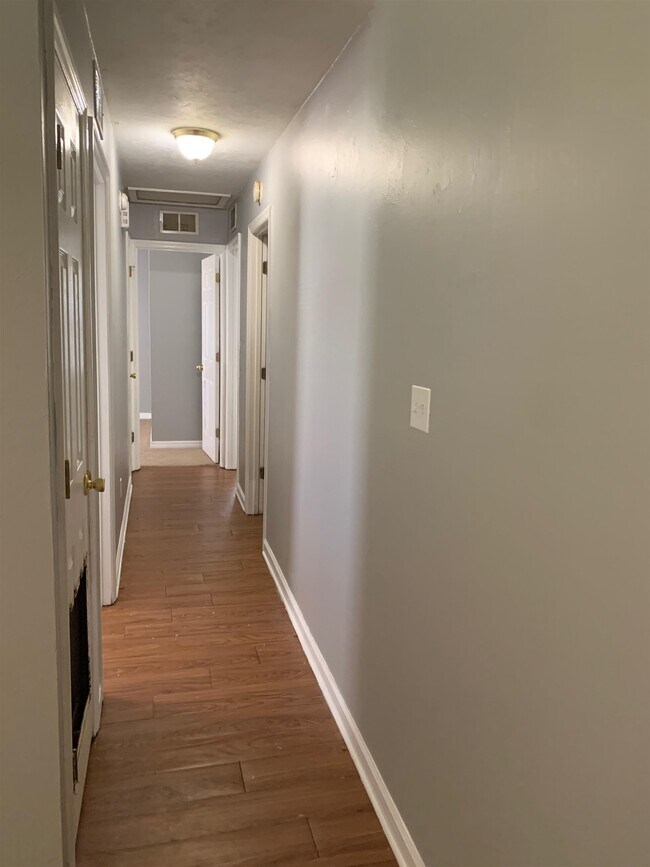 Foto del edificio - 3402 N Ridge Rd