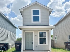 Building Photo - 7125 Elm Cv