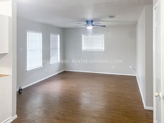 Building Photo - 318 Frontier Dr