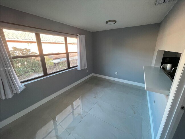 Foto del edificio - 5851 W 20th Ave
