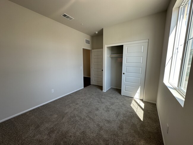 Foto del edificio - 35310 Hutchison Pl