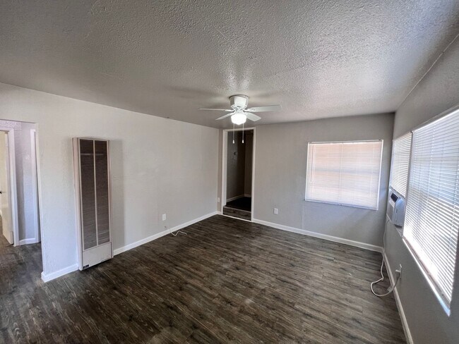 Foto del edificio - 1017 N Ferger Ave