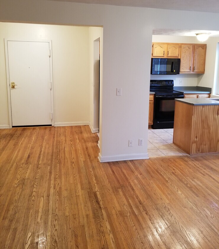 Primary Photo - 610 East Ave