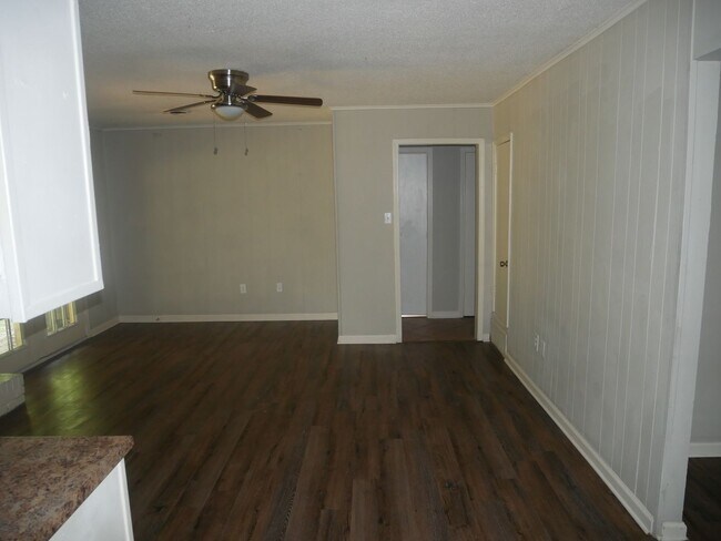 Foto del edificio - 5850 Cherokee Dr