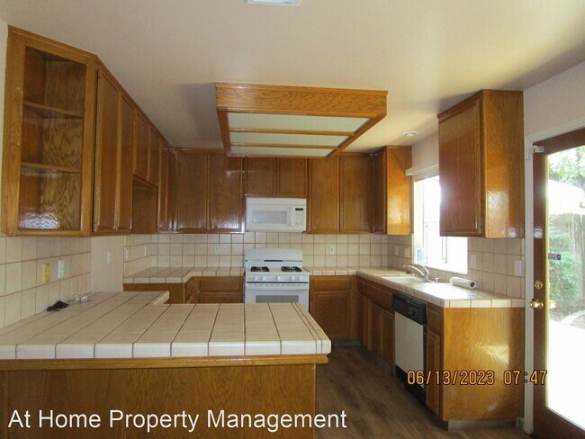 Foto del edificio - 3 br, 2 bath House - 637 Sun Rose Ave - SU637