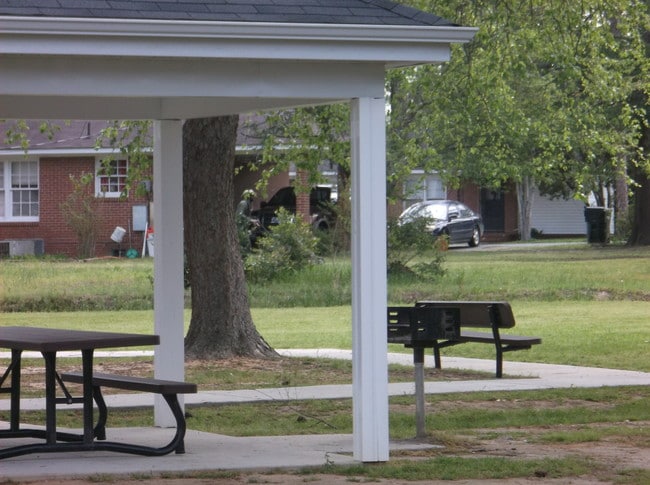 Building Photo - Heritage Oaks