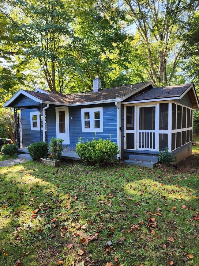 Foto del edificio - Charming Cottage-Black Mountain