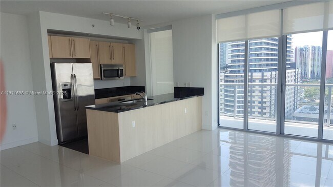 Foto del edificio - 79 SW 12th St