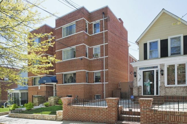 Foto del edificio - 710 Jefferson St Apartments