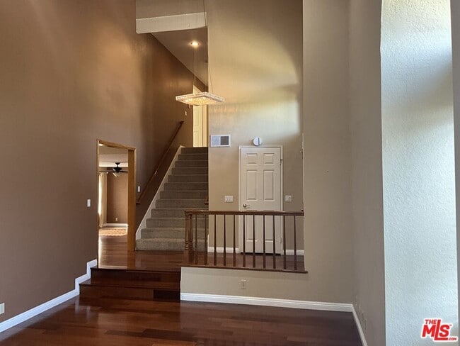 Building Photo - 1100 Promontory Pl