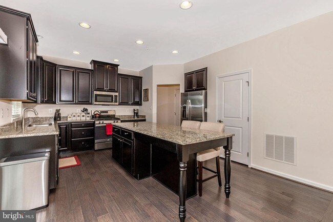 Building Photo - 9738 Dumbarton Dr