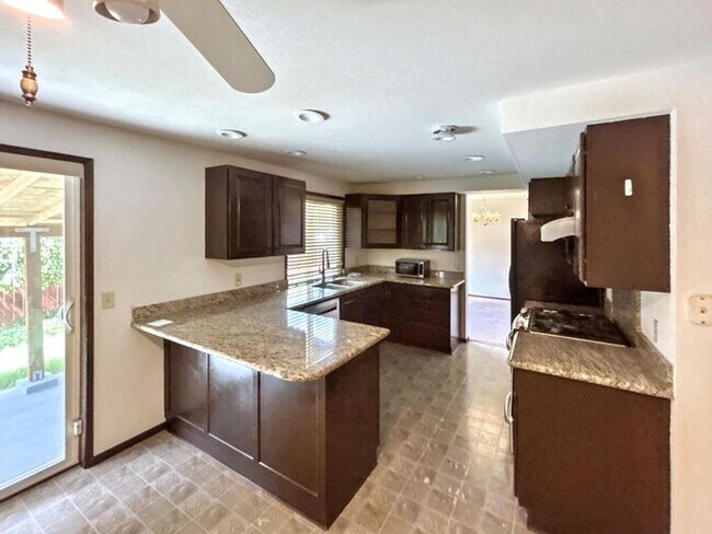 Building Photo - Beautiful 4 bed & 2 bath home in Kent WA!!