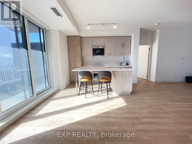 Building Photo - 38 Simcoe Promenade