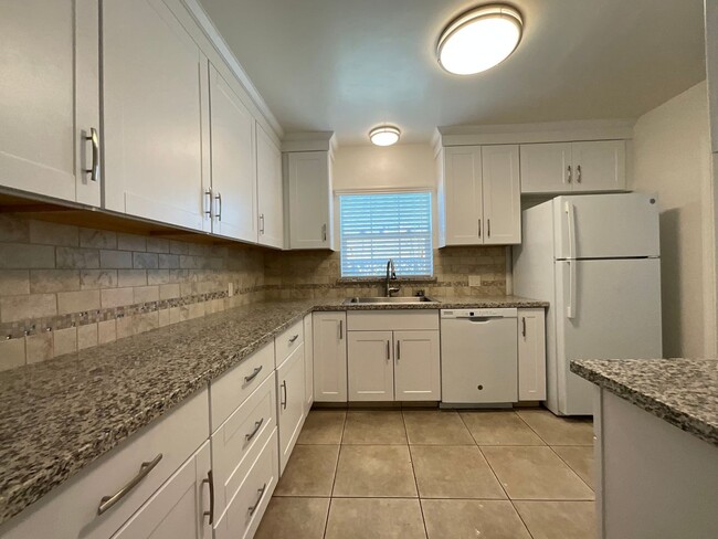 Foto del edificio - 3074 E Terrace Ave