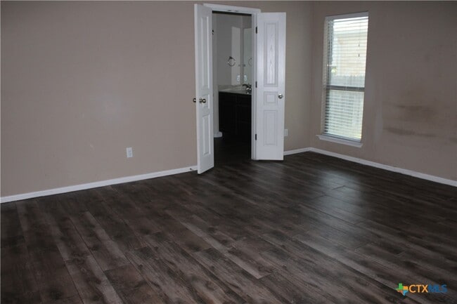 Building Photo - 167 Chering Dr