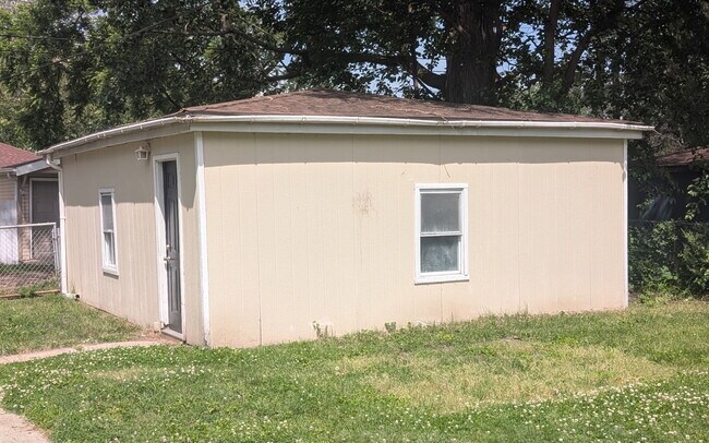 Foto del edificio - 14610 Blackstone Ave