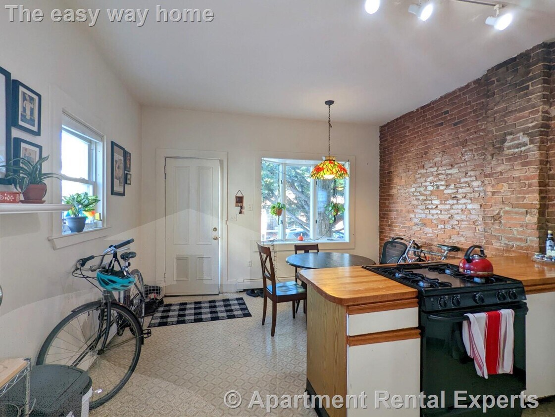 Primary Photo - 17 Howe St