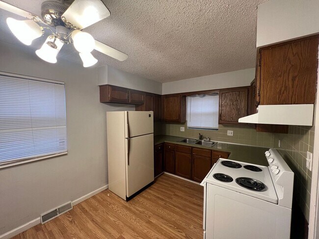 Building Photo - Cozy 2 bedroom, 1 bath in Independence!