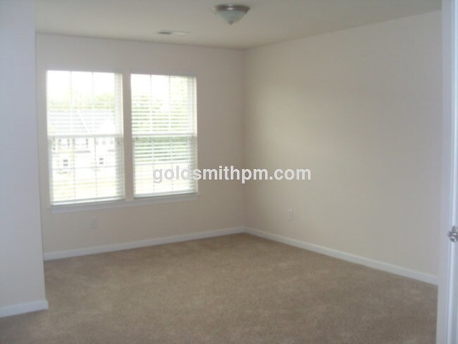 Building Photo - 409 Cedar Pines Dr