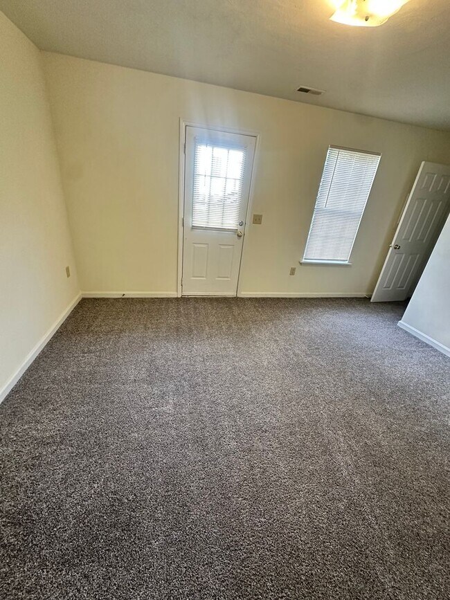 Foto del edificio - 3 Bed - 3Bath with Den