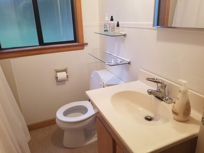 Building Photo - 545 NE 100th St