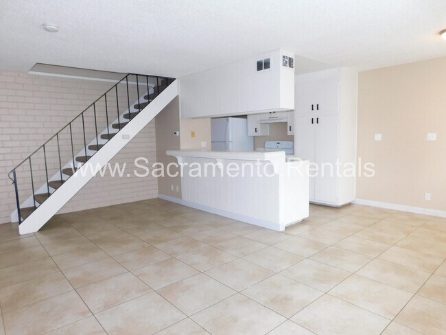 Building Photo - Spacious 2bd/1ba Foothill Farms Area Fourp...