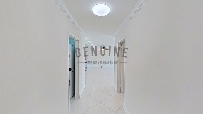 Foto del edificio - 2Bd 2Ba Spacious Newport Bay Front Condo