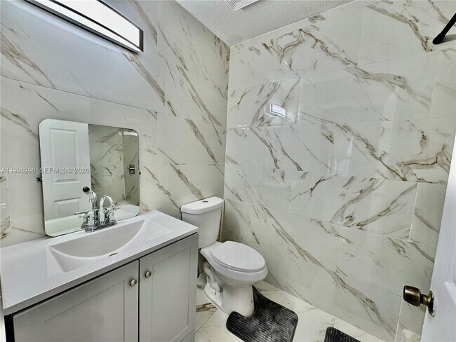 Foto del edificio - 6032 SW 38th St