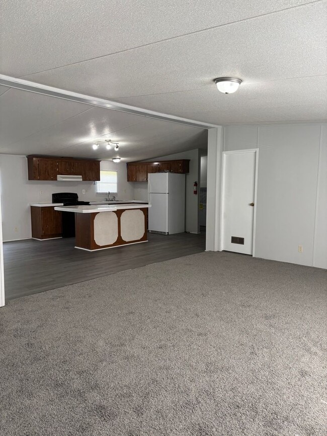 Building Photo - Wedgefield Community