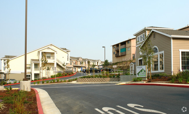 Foto del edificio - Avian Glen Apartments