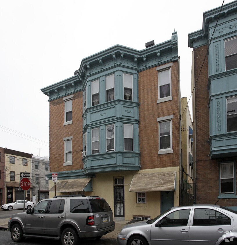 Building Photo - 823 Christian St