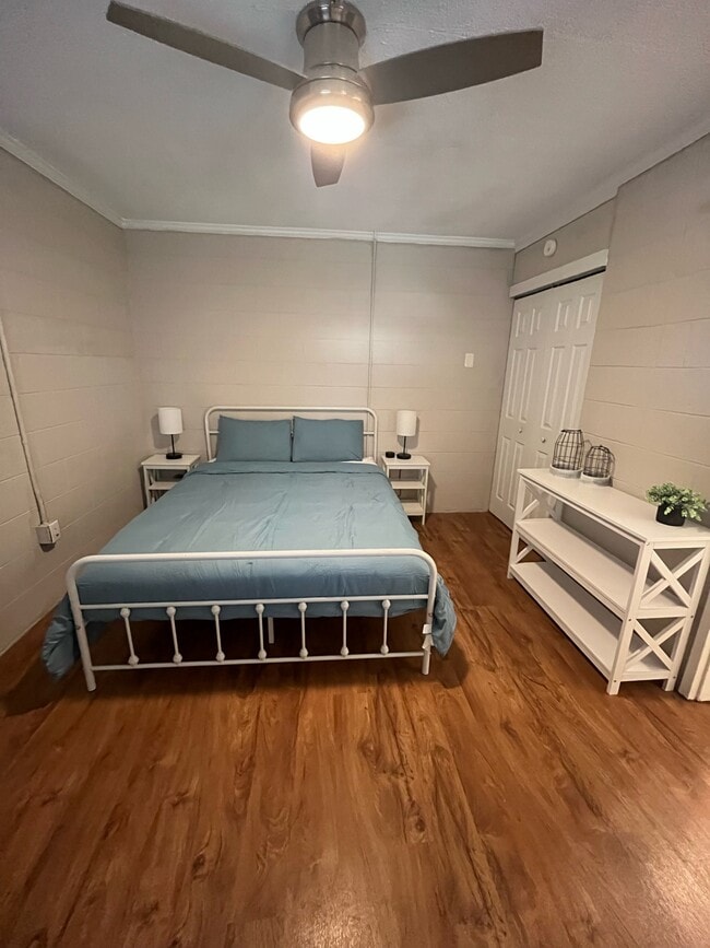 Photo - 402 S Holly St Townhome