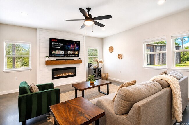 Building Photo - 101 Liberty Bell Ln