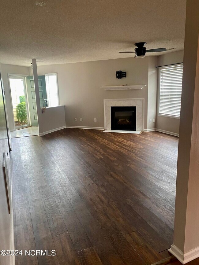 Foto del edificio - 523 Spring Forest Rd