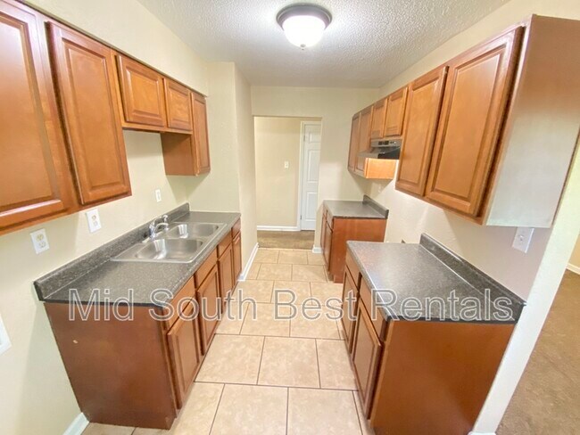 Building Photo - 1197 Canary Ln