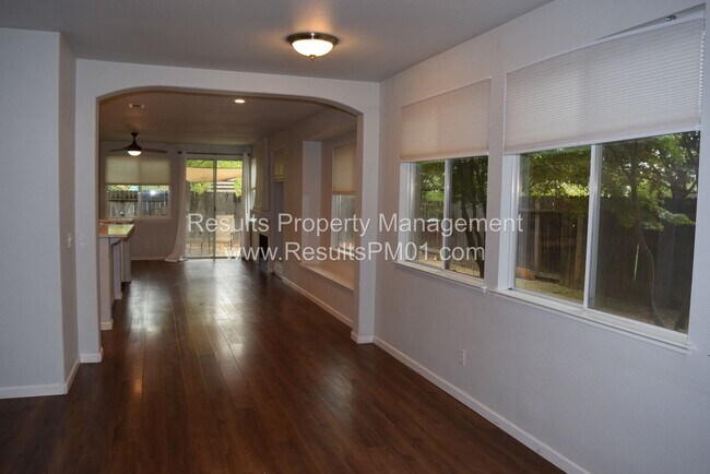 Building Photo - 108 Robinson Ct