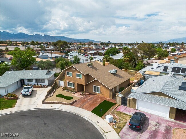 Foto del edificio - 7604 Charles Conrad Cir