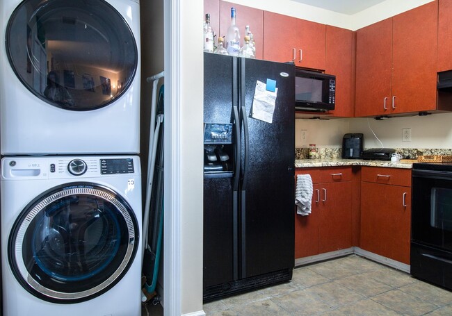 Building Photo - Kent Square Condo Unit 404