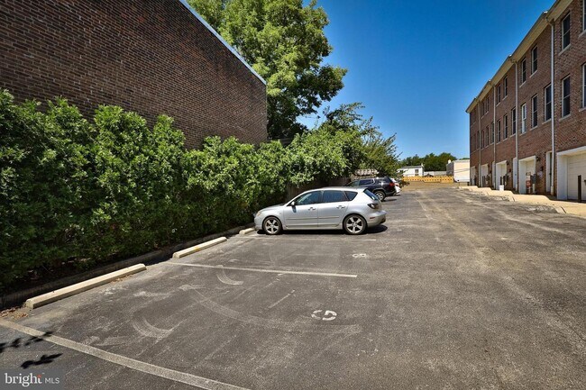 Foto del edificio - 406 Leverington Ave