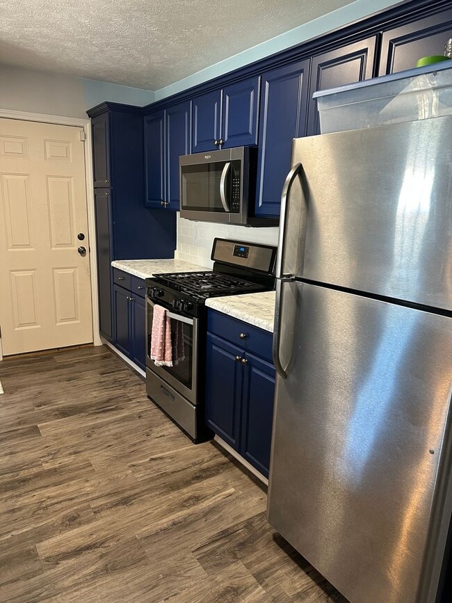 Building Photo - 3 Bedroom 2 Bath Home In Valpo