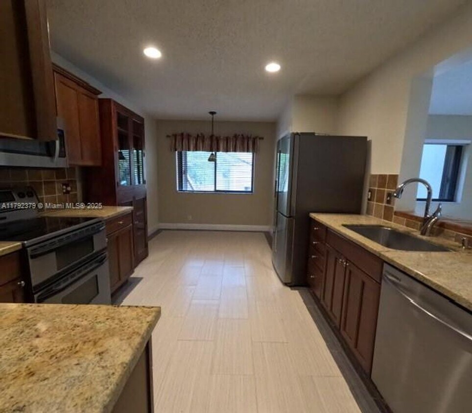 Primary Photo - 10557 NW 10th Ct