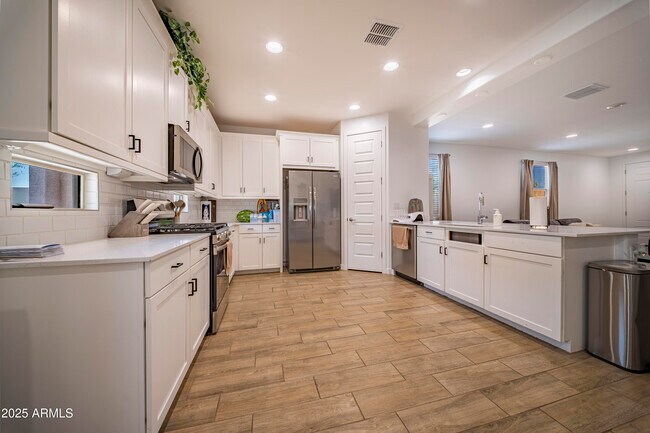 Foto del edificio - 4911 N 193rd Dr