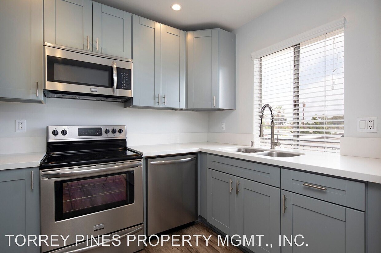 Foto principal - 2669 Mission Village Dr