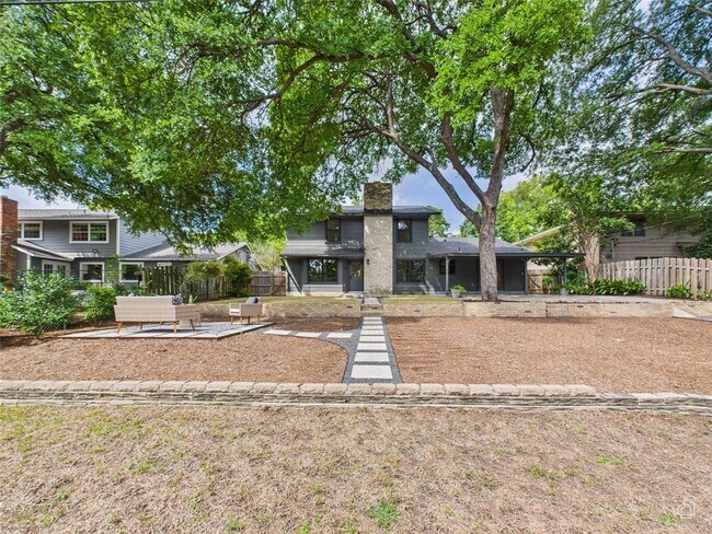 Foto del edificio - 7019 Creighton Ln