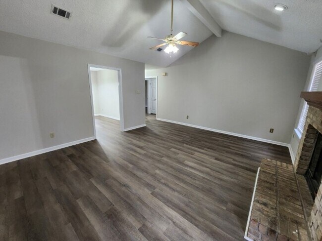 Foto del edificio - 15 Honey Locust Ct