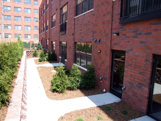 Building Photo - Grand City Heights