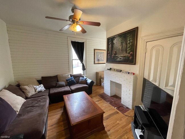 Building Photo - 3 br, 2 bath Townhome - 244 Spahr St