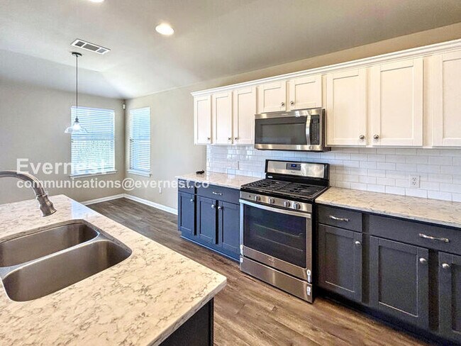 Foto del edificio - 1208 Willowbrook Dr